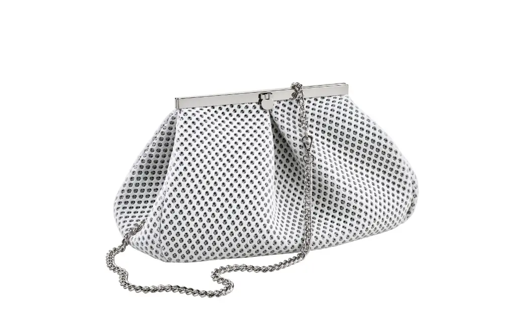still-white-dots-con-catena-piu-gialla-1-1700x1107-1.webp